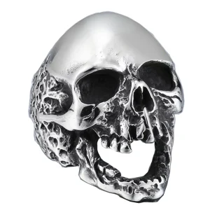 bague gothique tête de mort deformé