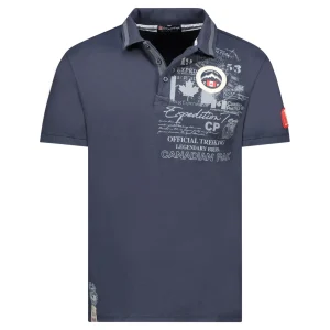 Canadian Peak KARUENEAK Homme - Polo Col Boutonné avec Impressions et Drapeau Marine