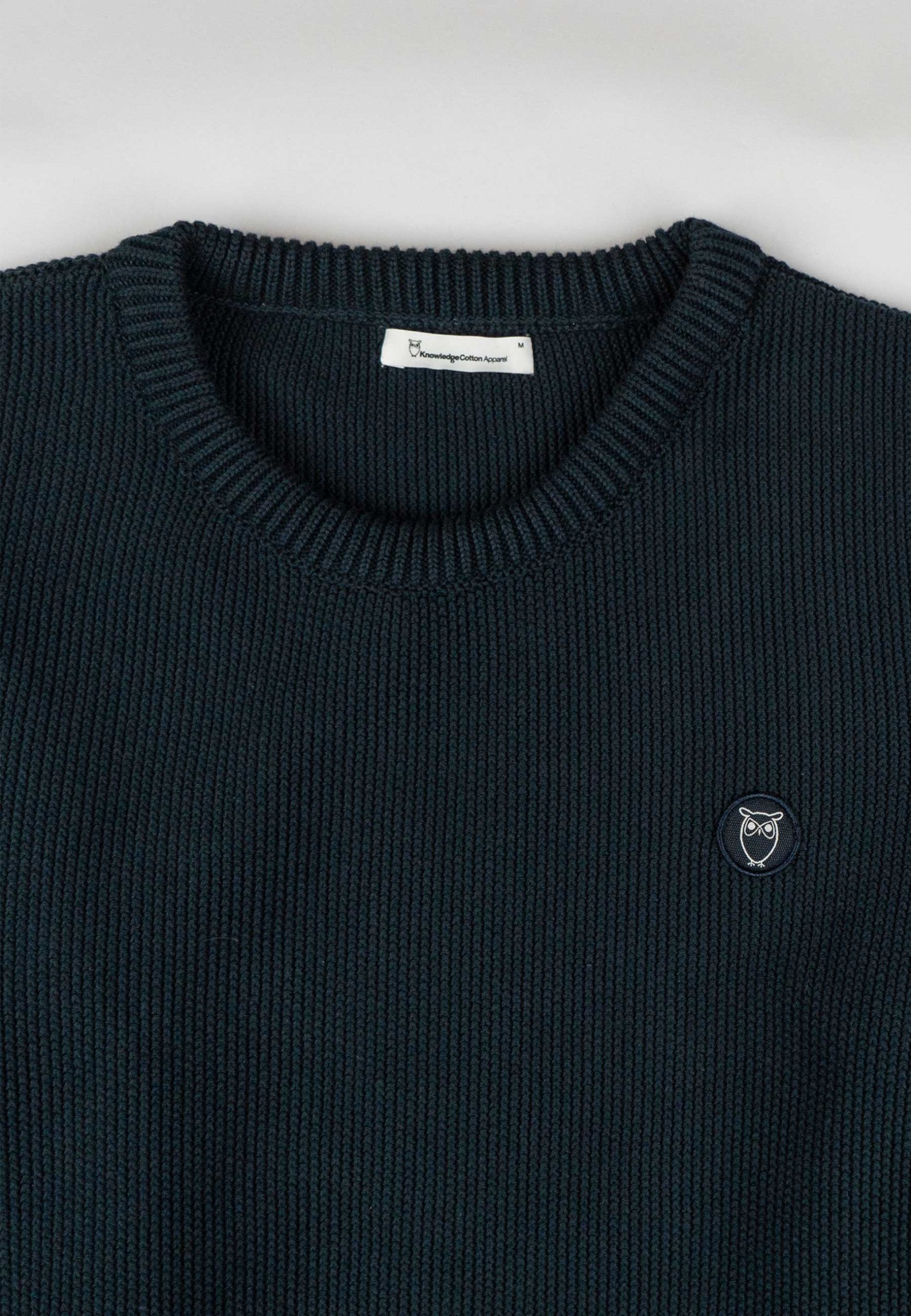 Pull Pique badge knit o-neck - Knowledge Cotton Apparel – Image 3