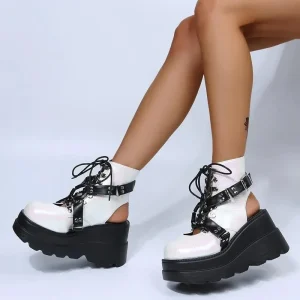 Bottine gothique semi ouverte lanniere cuir vegan